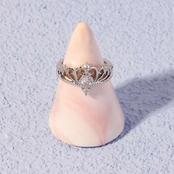 *Leslie* Princess Ring - Picture 4 of 5